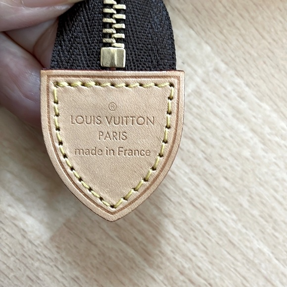 🌼🌼Authentic🌼🌼 Louis Vuitton Toiletry 26 + Strap - Picture 4 of 9